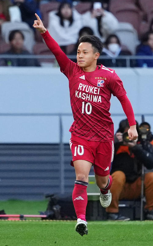 高校サッカー】「赤い龍」流通経大柏が「虎」飲み込む 柚木創冷静