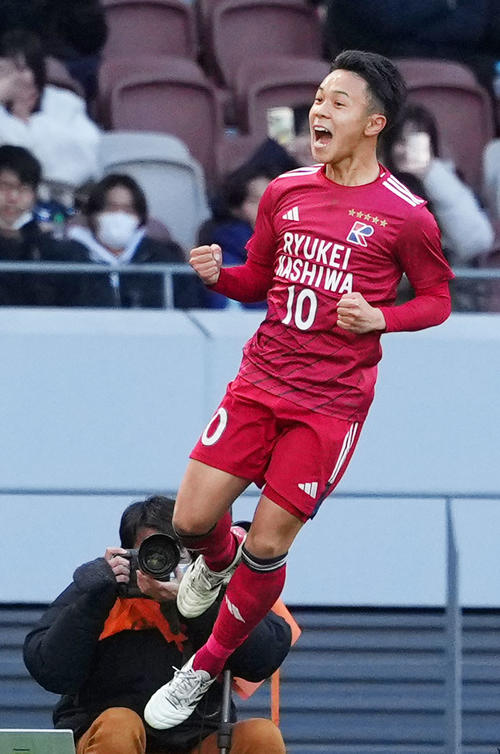 高校サッカー】「赤い龍」流通経大柏が「虎」飲み込む 柚木創冷静