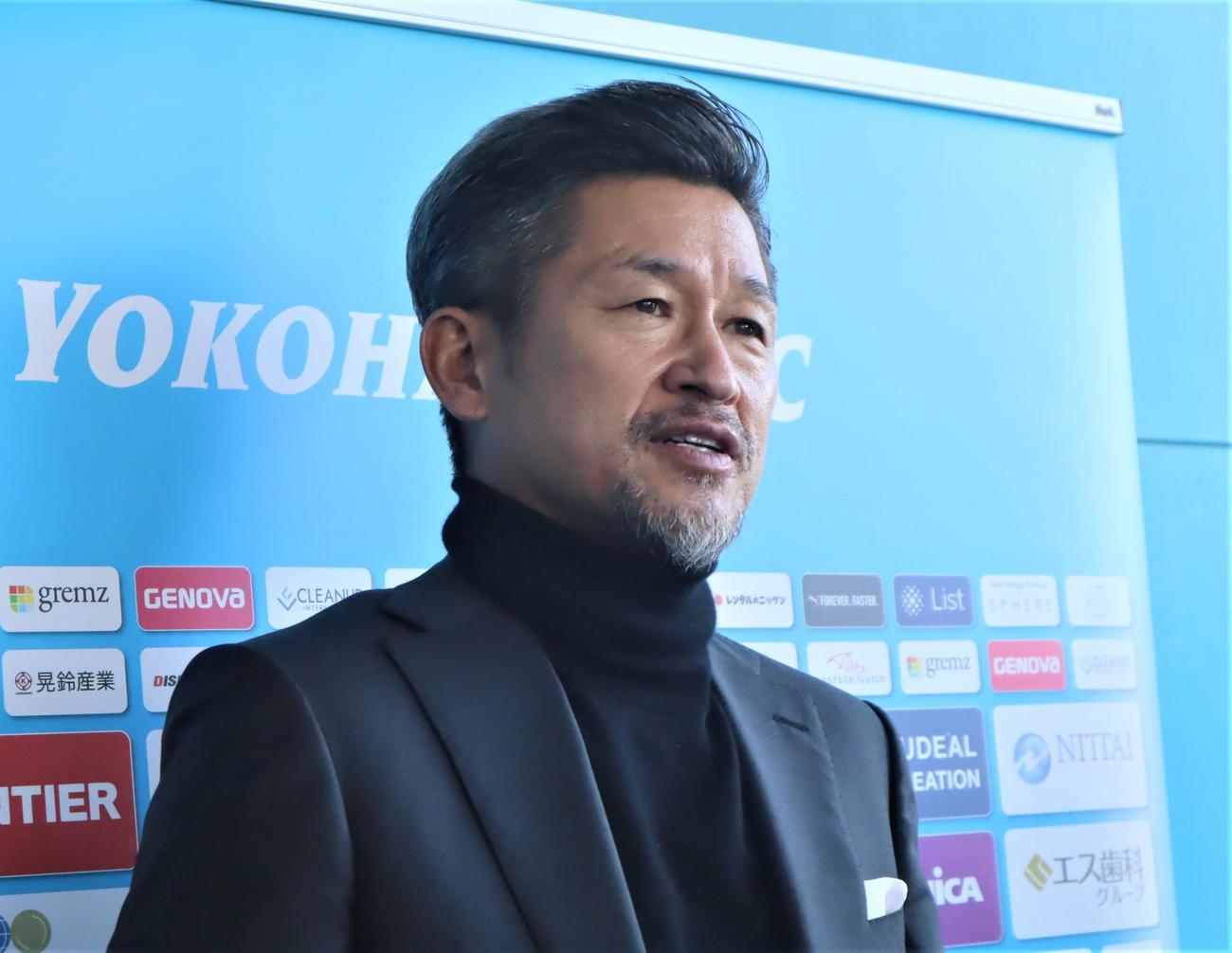 プロ40年目へ抱負を語った三浦知良（撮影・藤塚大輔）