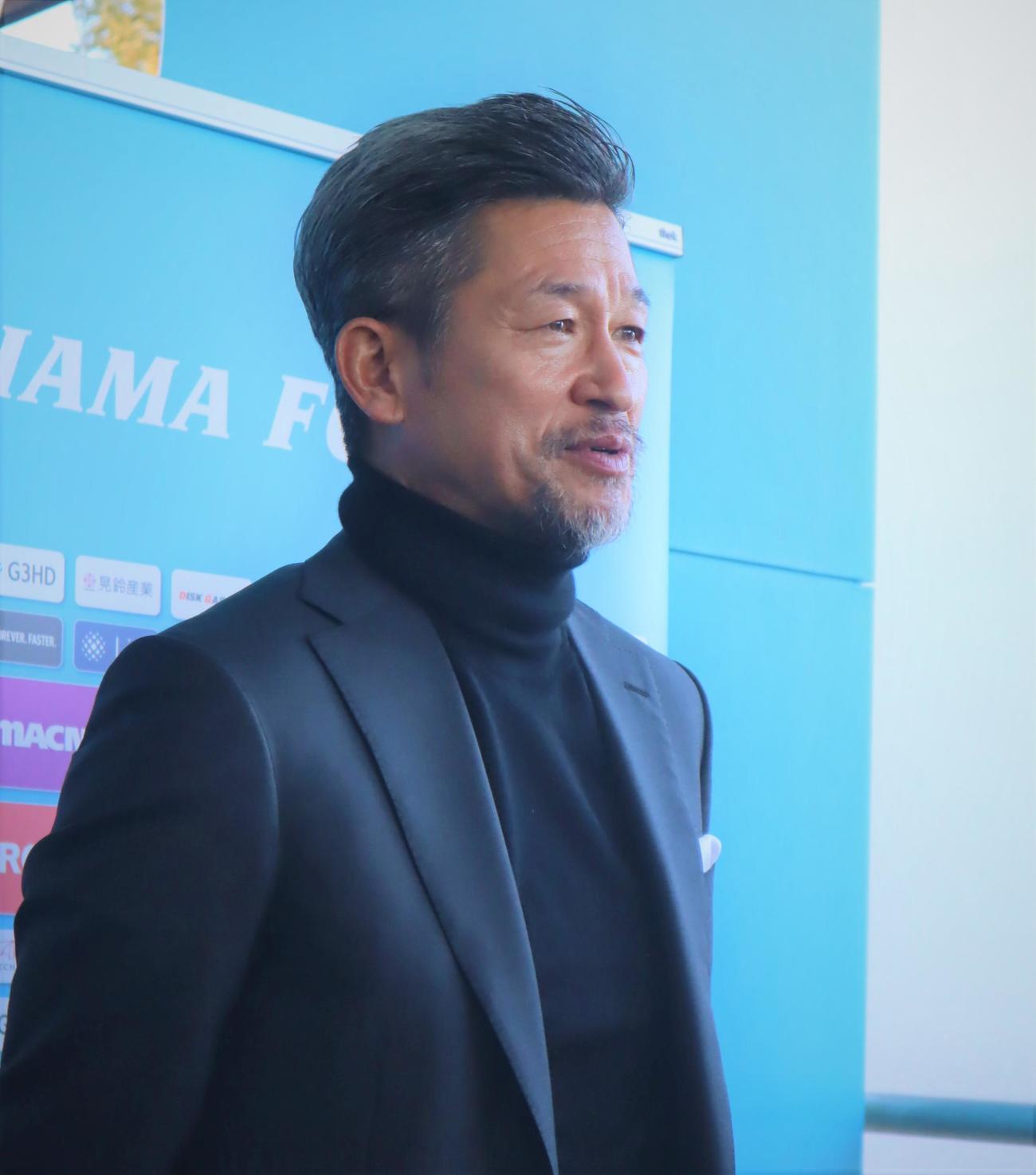 プロ40年目へ抱負を語った三浦知良（撮影・藤塚大輔）