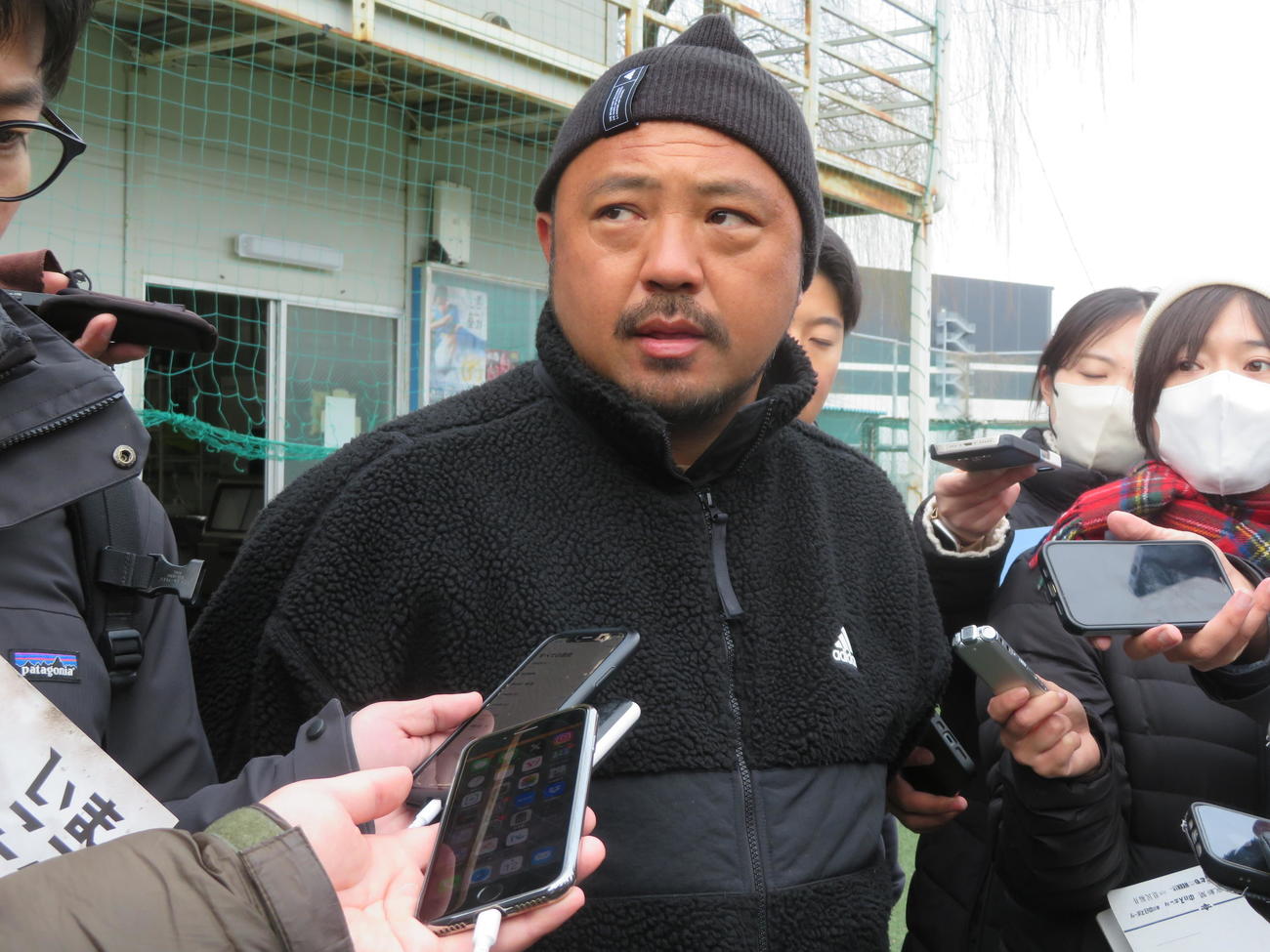 全国高校サッカー選手権決勝の前橋育英戦に向けて調整した流通経大柏の榎本雅大監督（撮影・佐藤成）