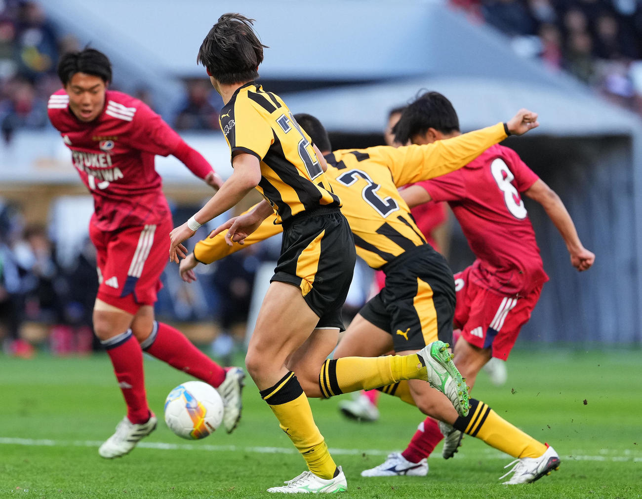 流通経大柏対前橋育英　前半、ゴールを決める流通経大柏・亀田（撮影・横山健太）