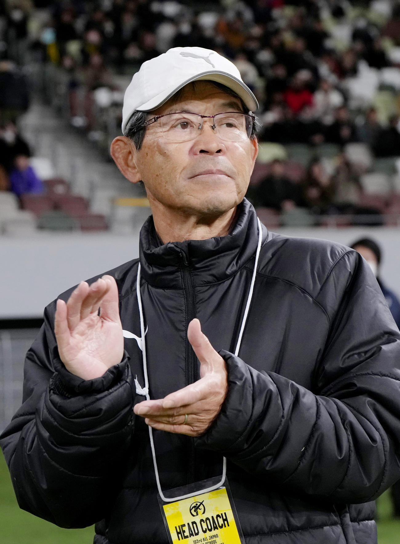 全国高校サッカー選手権で優勝した前橋育英を監督として率いる山田耕介さん（共同）