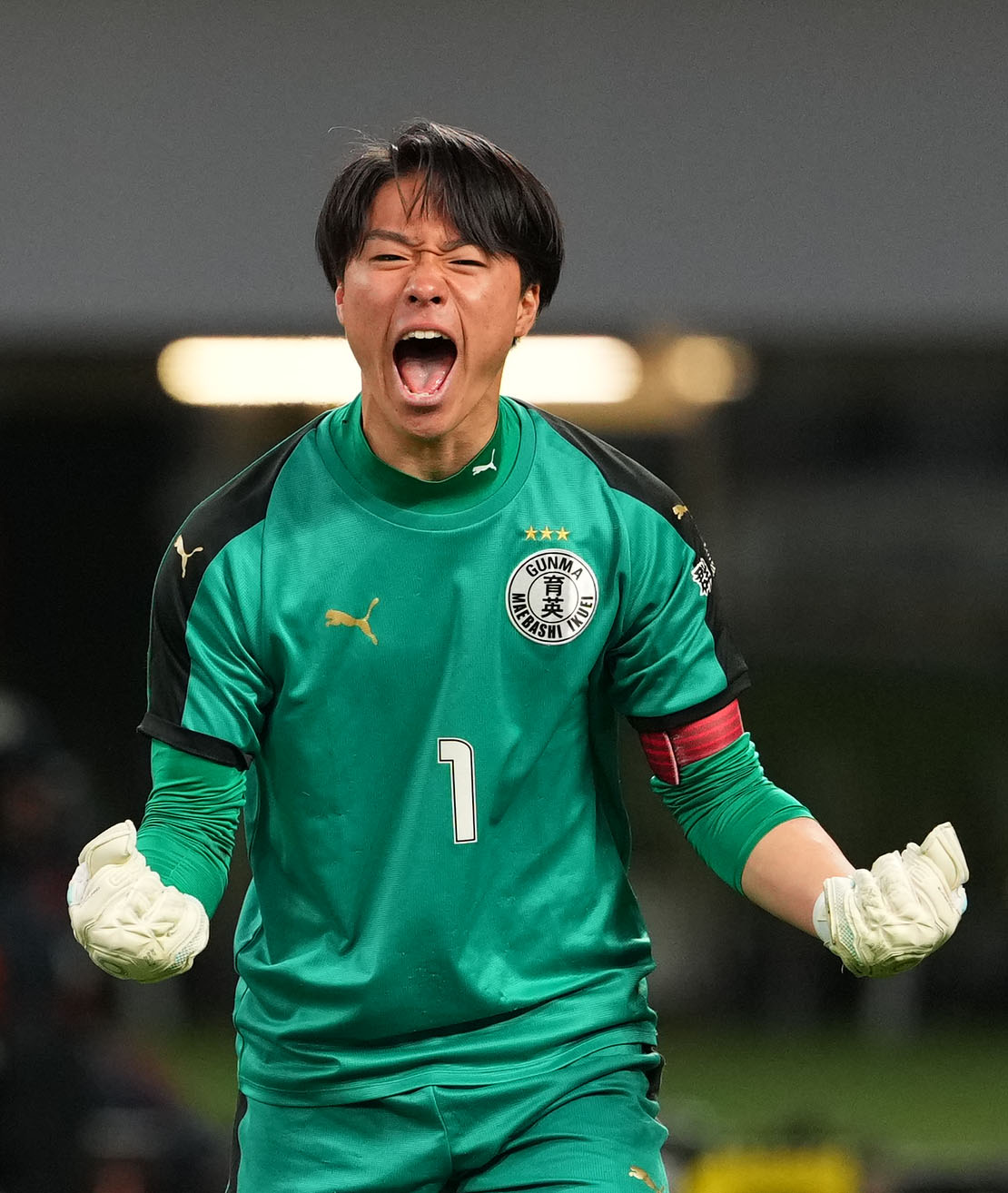 前橋育英対流通経大柏　PK戦　流通経大柏・幸田のPKを止めほえる前橋育英GK藤原（撮影・横山健太）