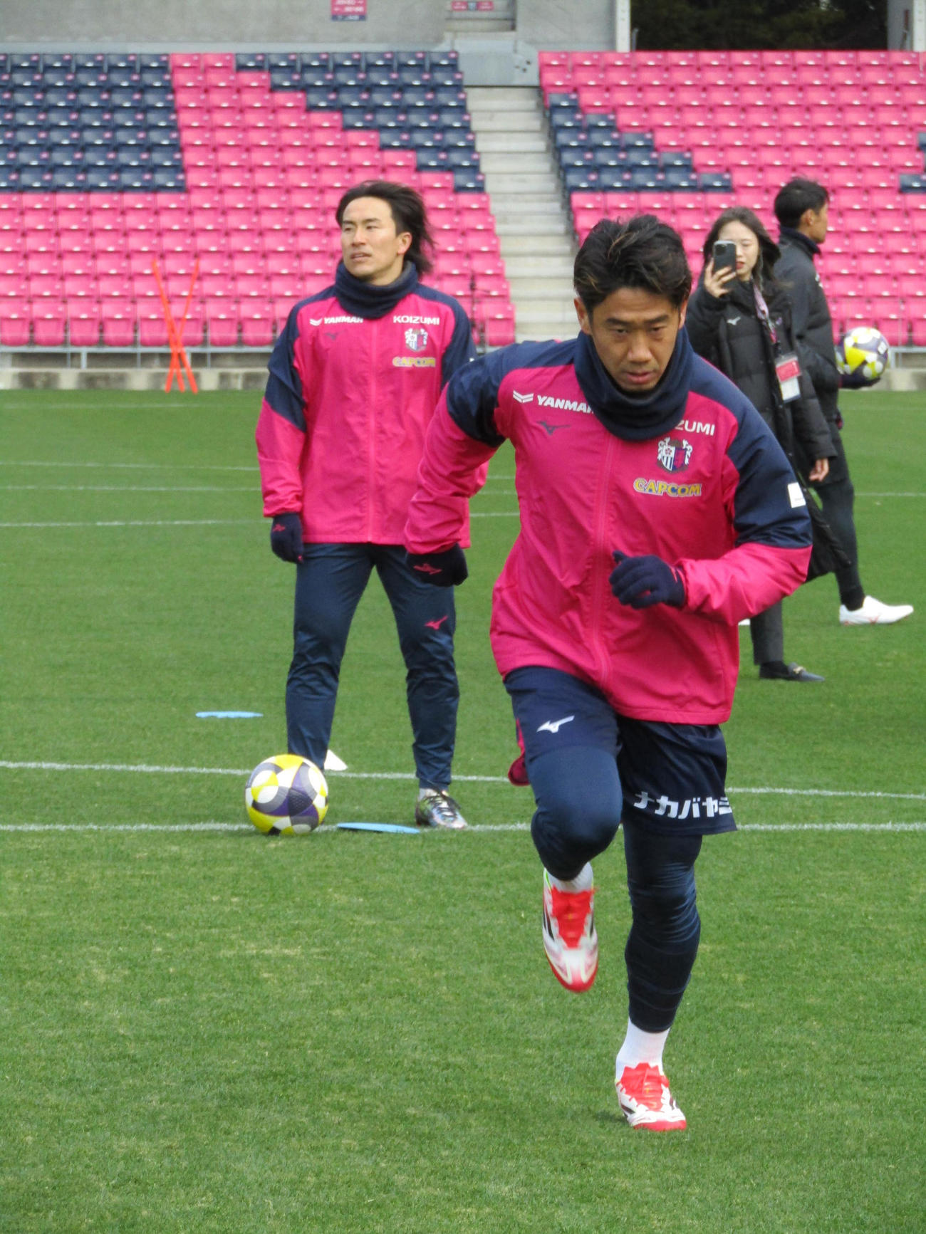 C大阪香川（手前）（25年1月9日撮影）