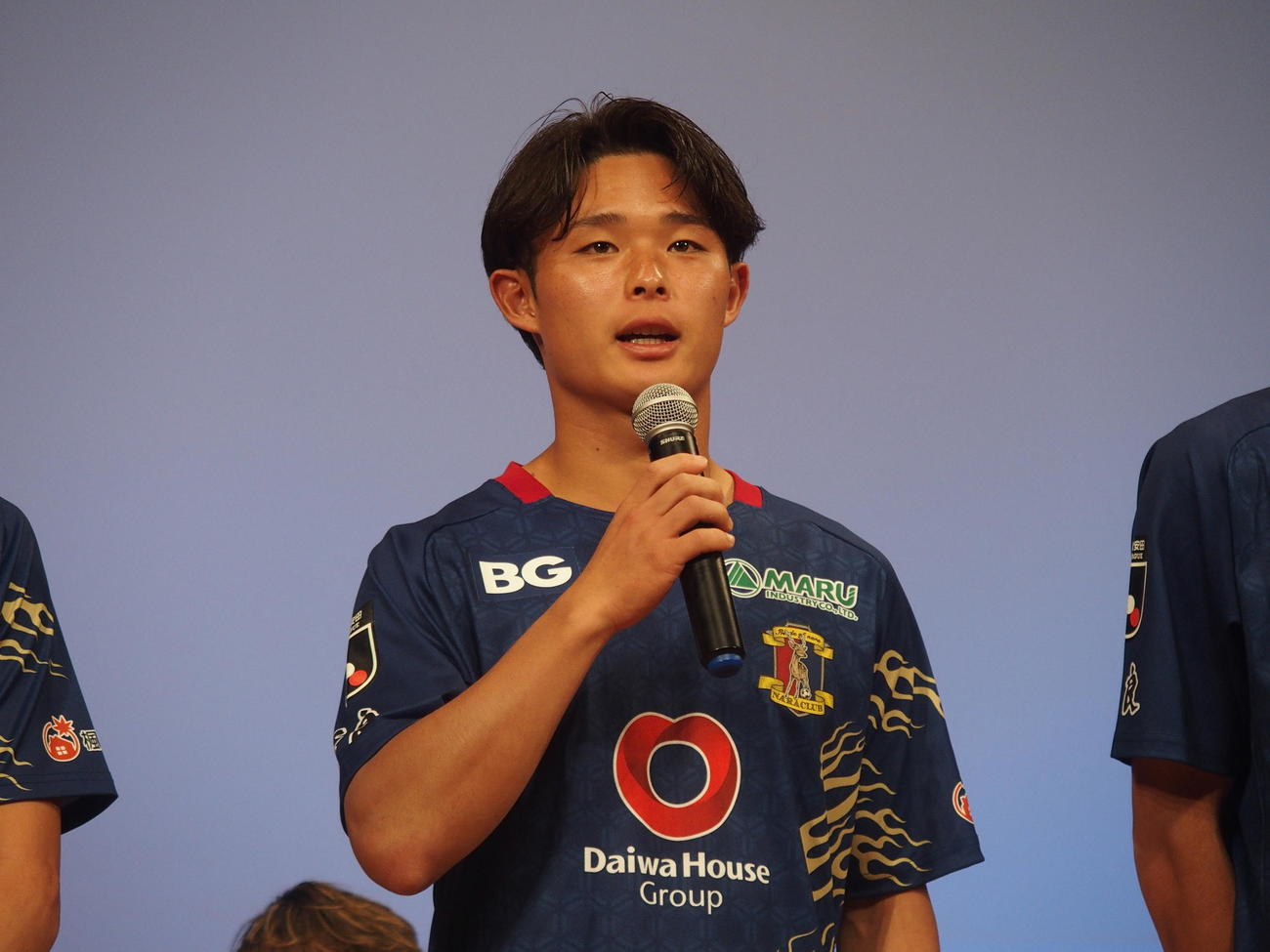 新体制発表会で意気込みを語る奈良クラブMF戸水利紀（撮影・永田淳）