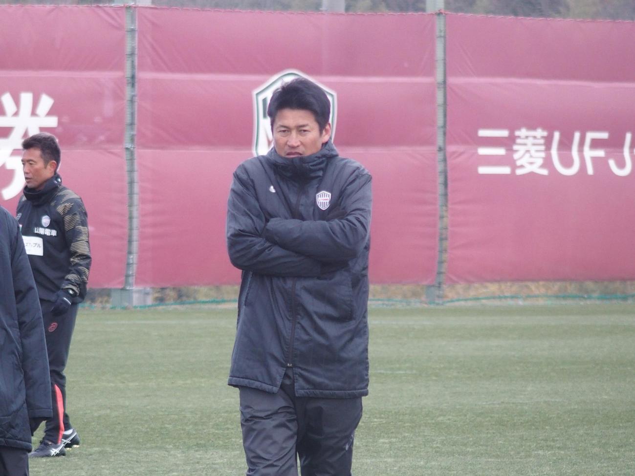 神戸の吉田孝行監督（撮影・永田淳）