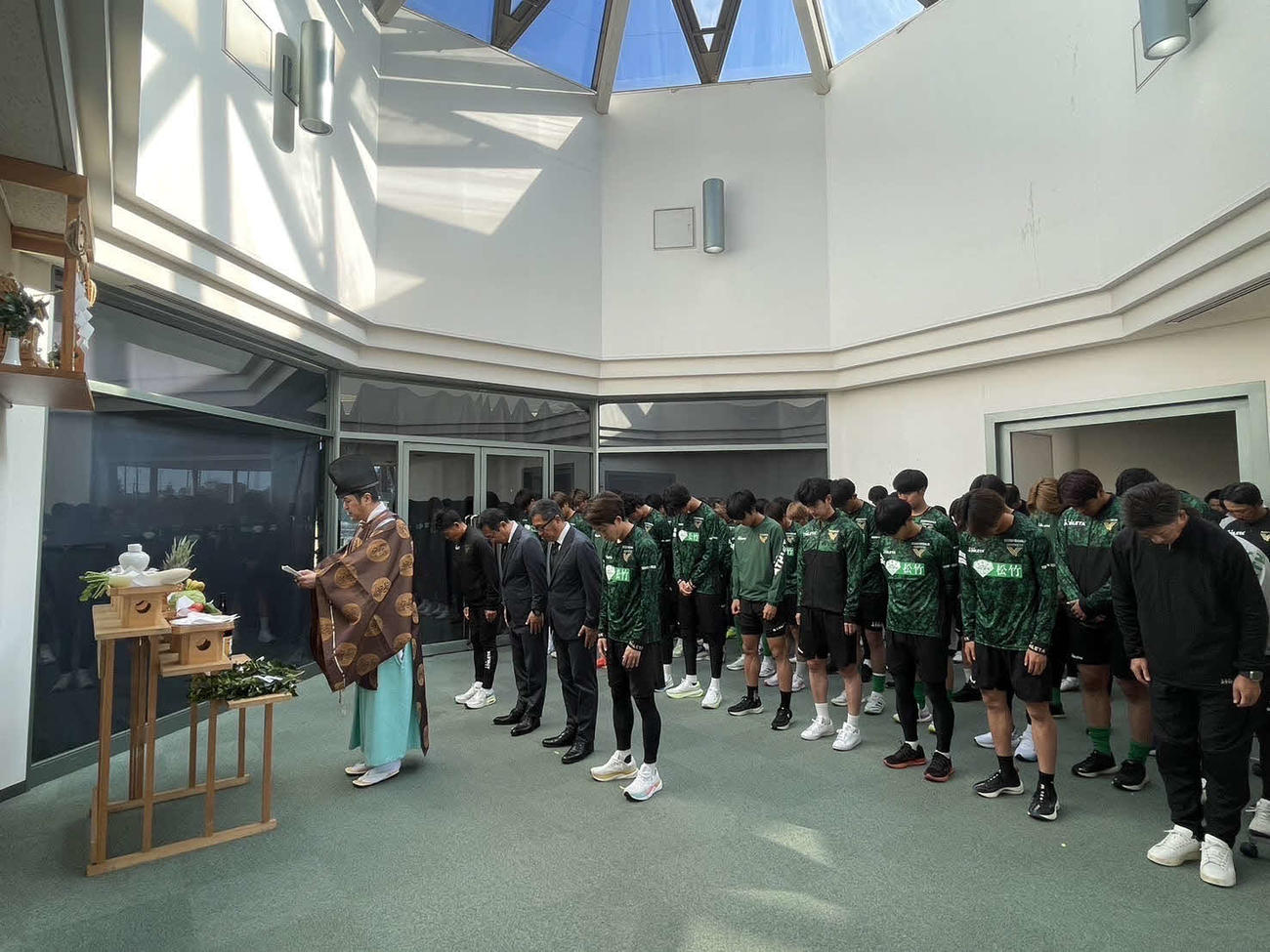 東京Vはクラブハウスで必勝祈願を実施した（東京V提供）