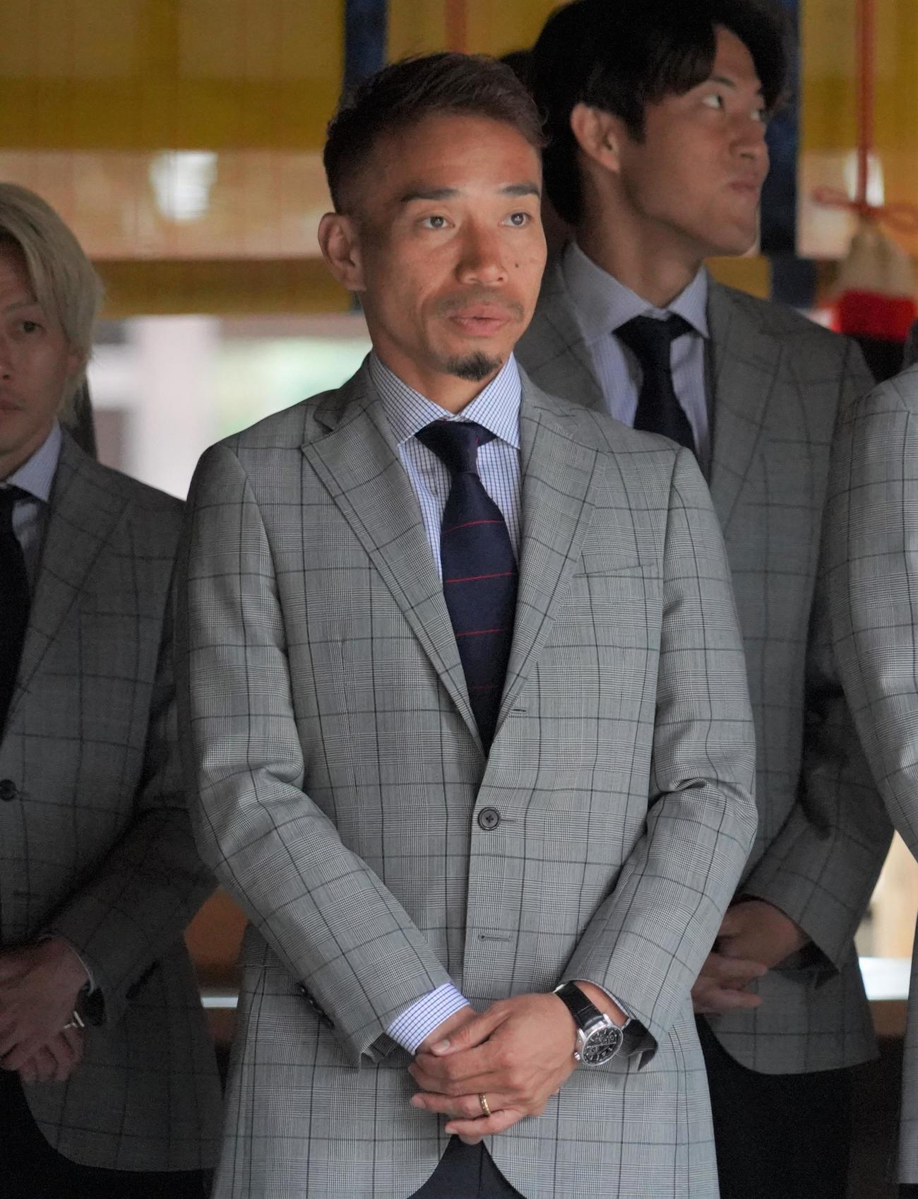 必勝祈願を行ったFC東京DF長友佑都（撮影・佐藤成）