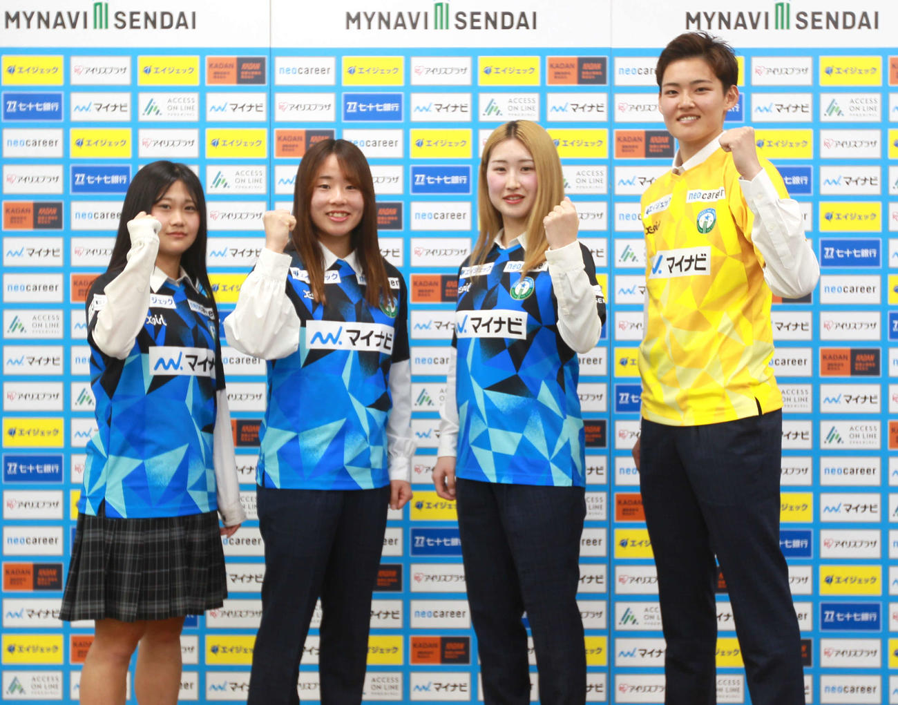 マイナビ仙台に新入団する左からMF佐藤に、MF江崎、MF大西、GK横堀（撮影・高橋香奈）