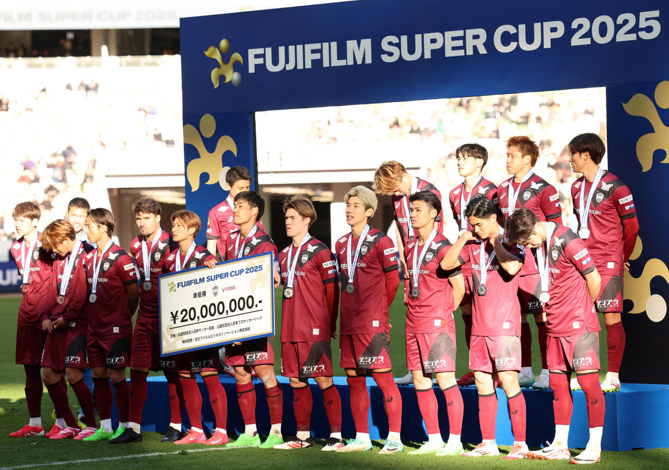 神戸対広島　広島に敗れ、準優勝となった神戸イレブン（撮影・横山健太）