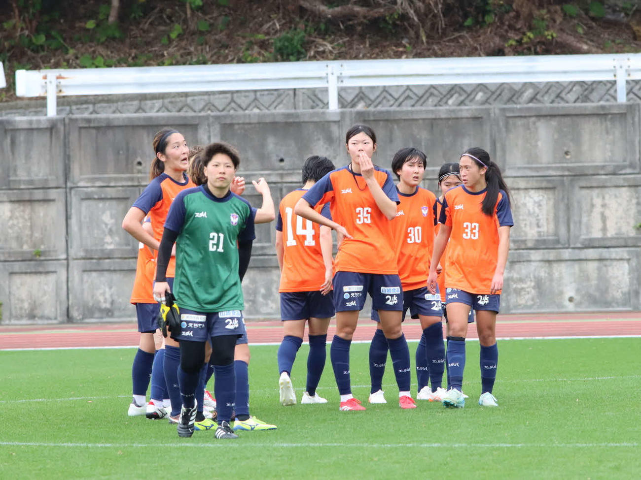 新潟対仁川現代製鉄　試合に勝利した新潟イレブン（クラブ提供）