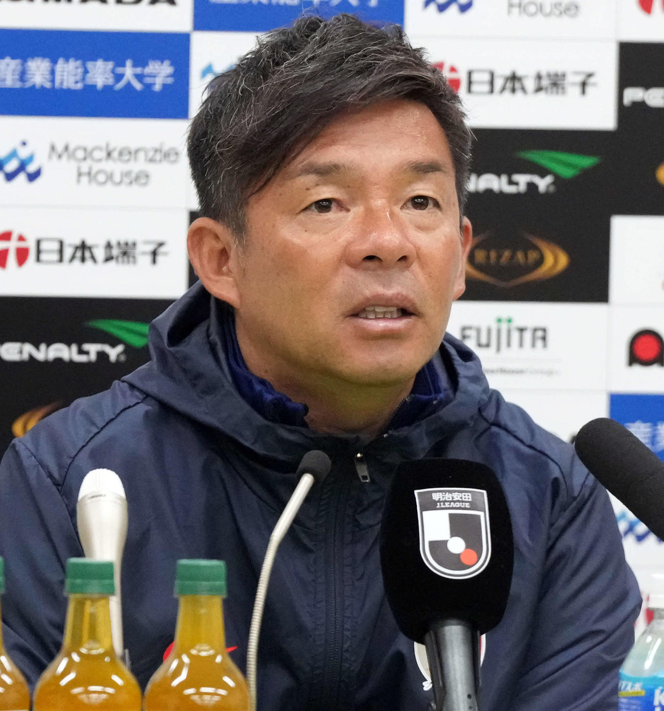 湘南対鹿島　記者会見で心境を語る鹿島鬼木監督（撮影・たえ見朱実）