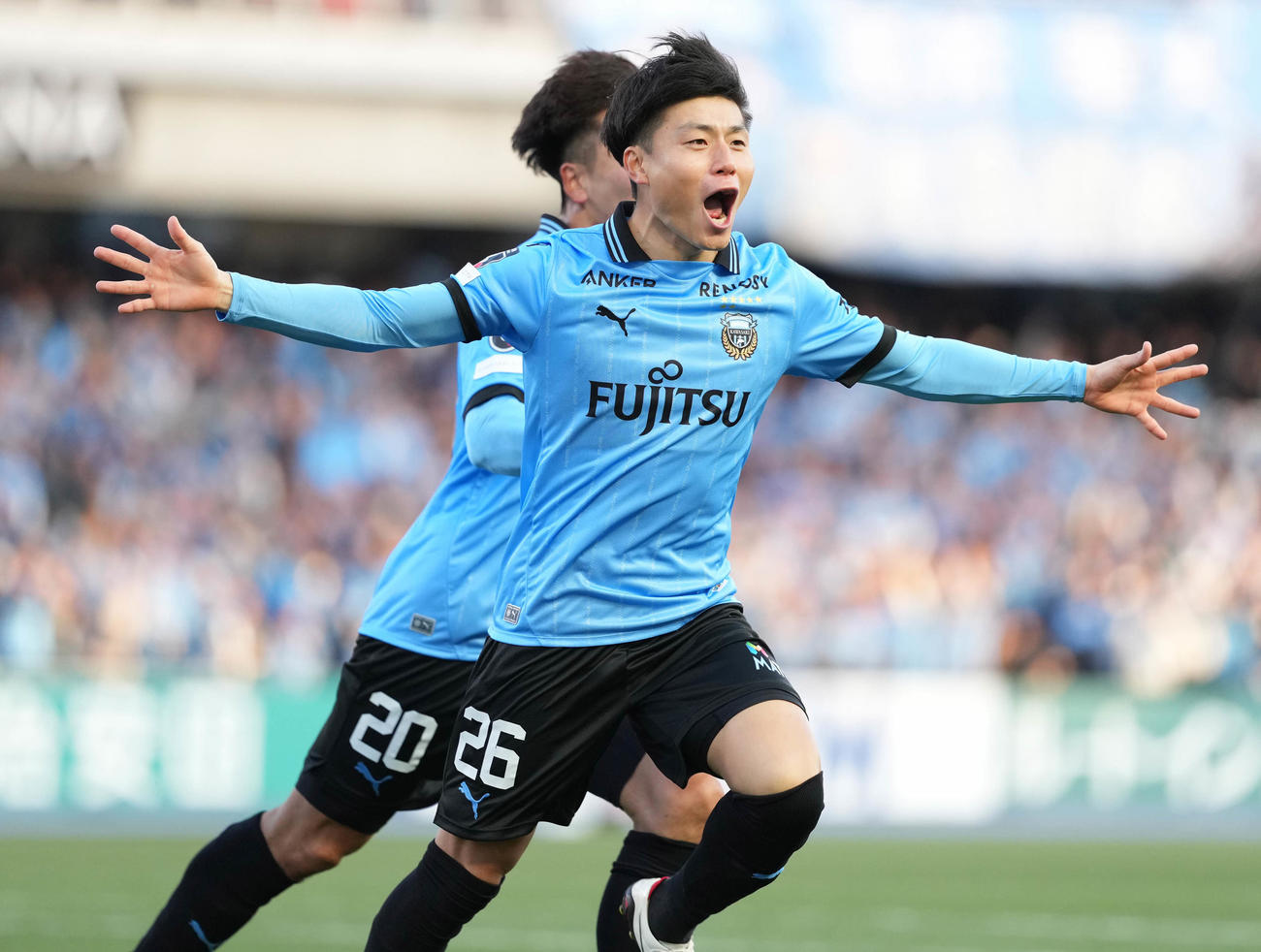 川崎F対名古屋　後半、ゴールを決め駆け出す川崎F山内（撮影・鈴木みどり）