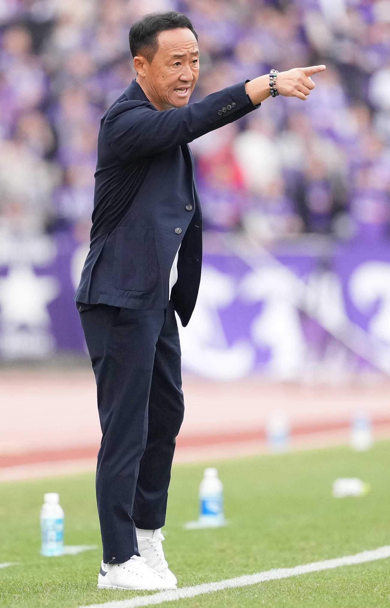 町田対広島　後半、選手に指示を出す町田黒田監督（撮影・鈴木みどり）
