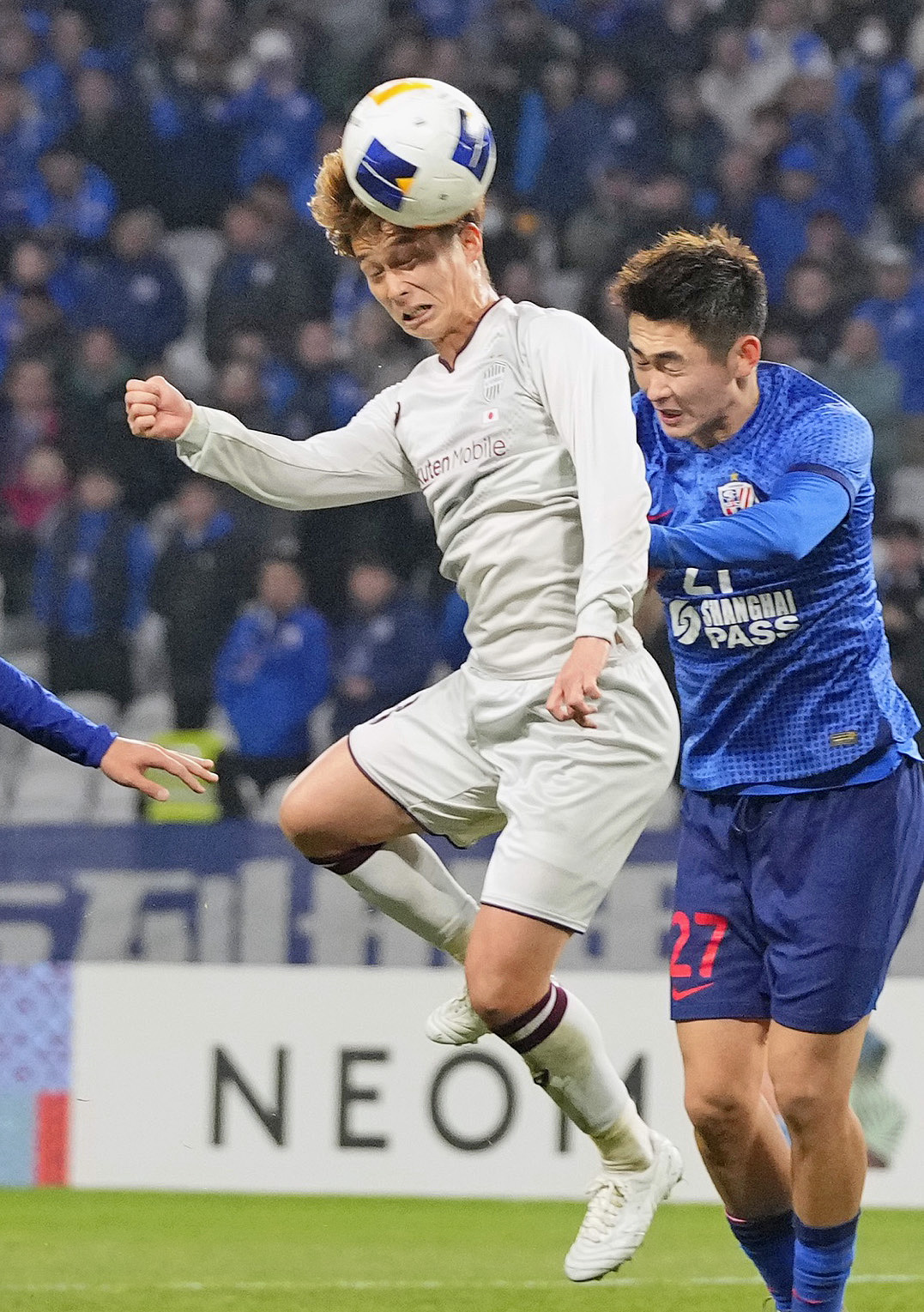 試合終了間際、ヘディングでチーム2点目のゴールを決める神戸井出（共同）