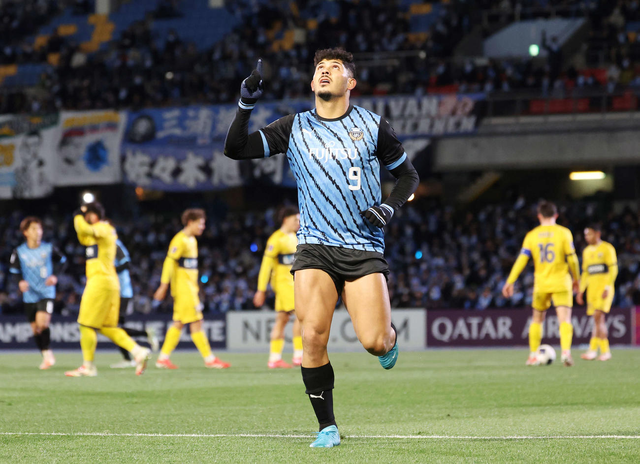 川崎F対セントラルコースト　前半、PKを決めた川崎Fエリソン（撮影・宮地輝）