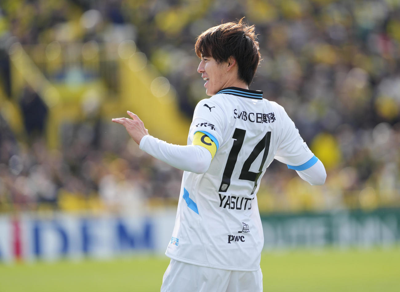 柏対川崎F　後半、ヘディングで先制ゴールを決め、ポーズを取る川崎F脇坂（撮影・鈴木みどり）
