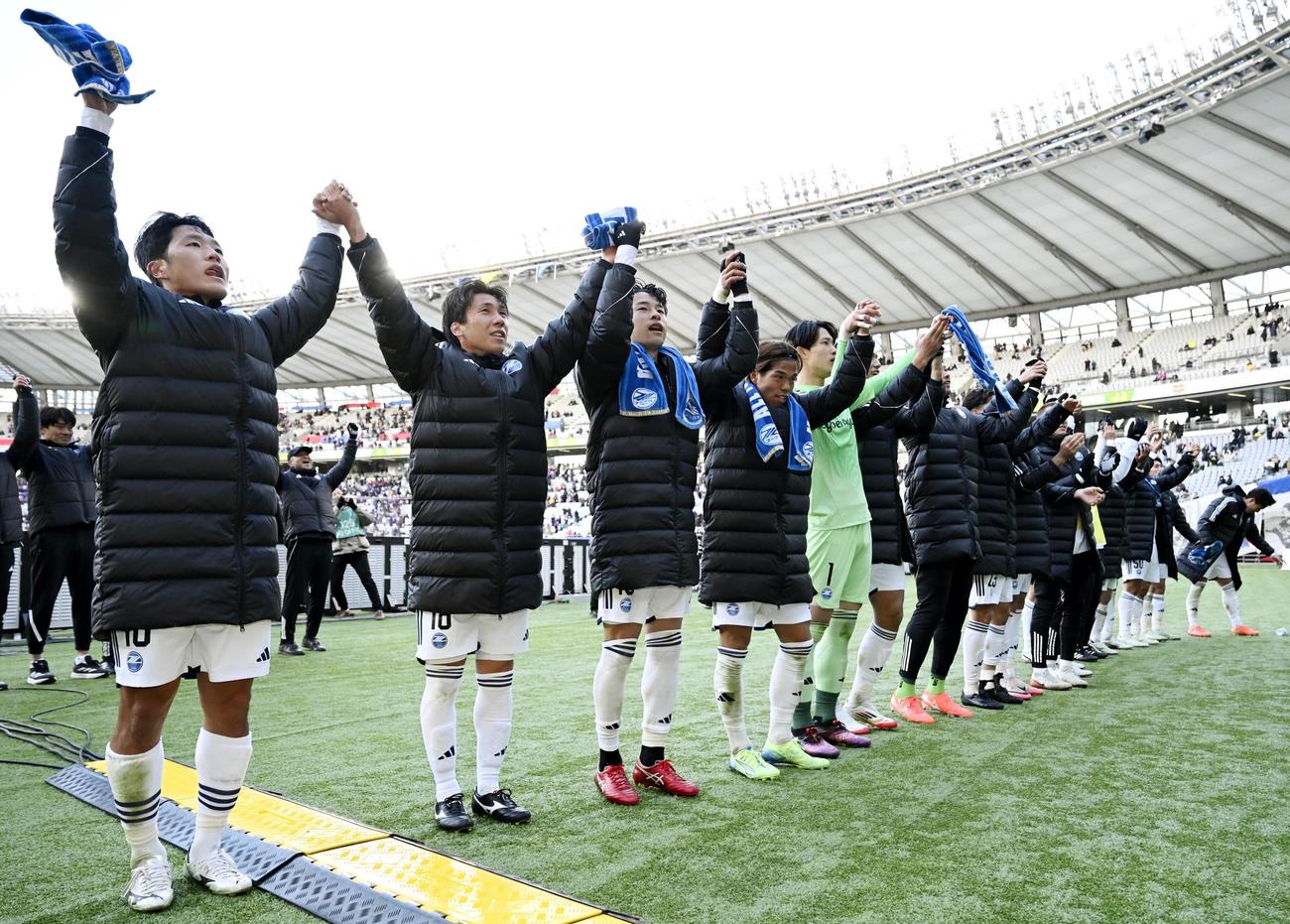 FC東京に競り勝ち、喜ぶ町田の選手たち＝味スタ（共同）