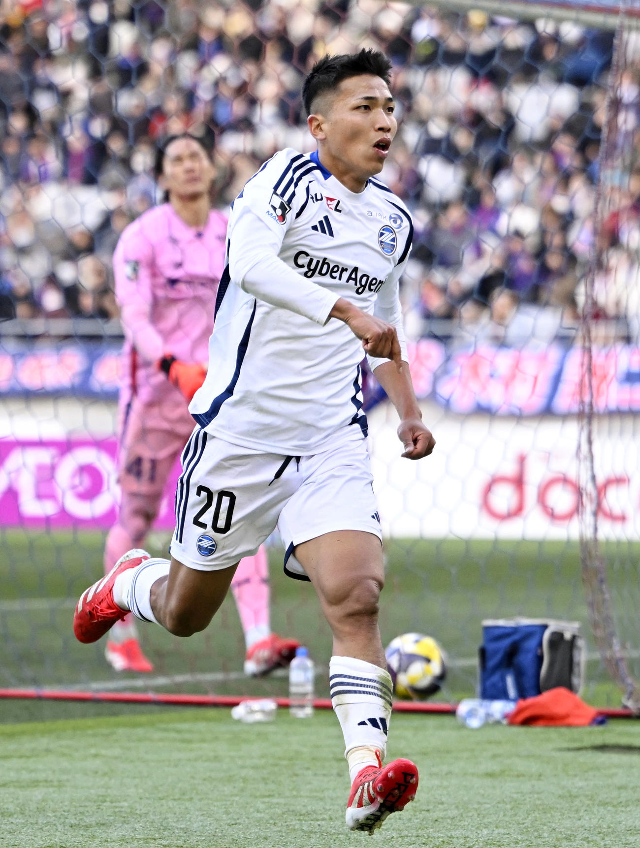 FC東京―町田　後半、決勝ゴールを決め、駆け出す町田・西村＝味スタ（共同）