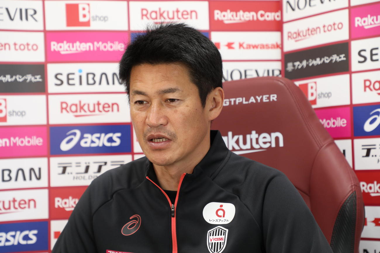 福岡戦に向けたオンライン取材に応じる神戸の吉田監督（C）VISSEL KOBE