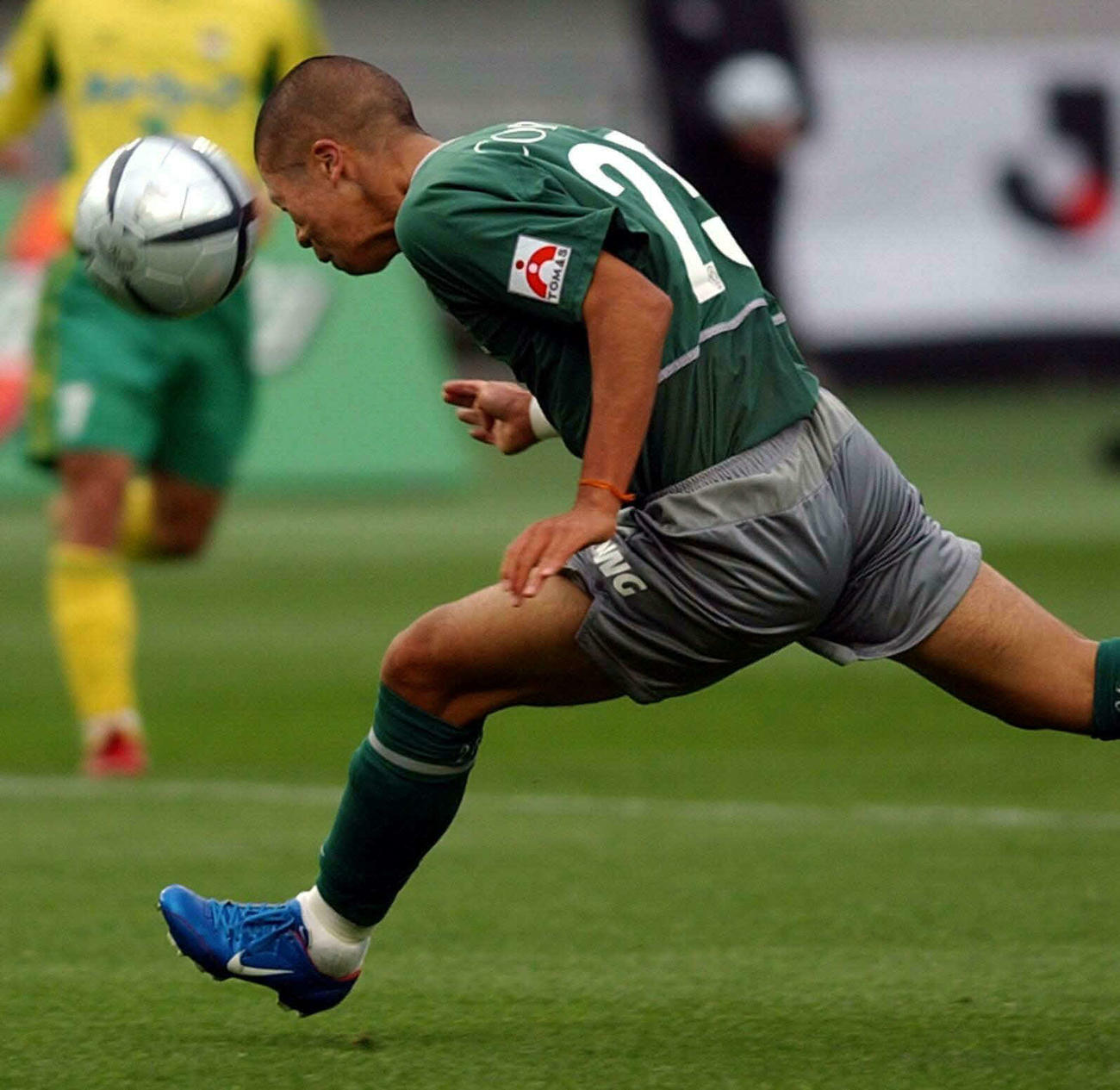04年5月、森本は15歳11カ月28日でJリーグ最年少得点記録をマーク