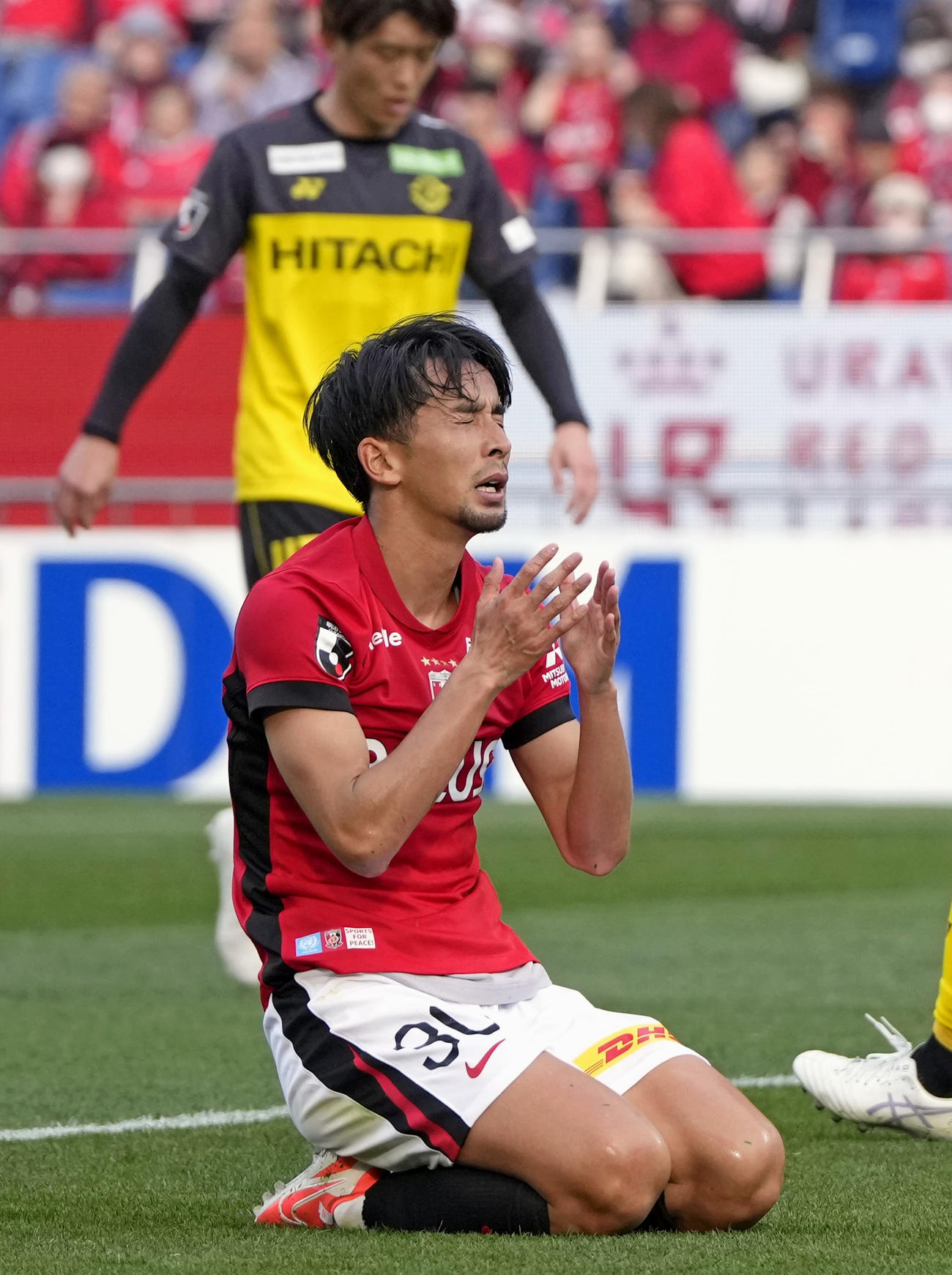 浦和―柏　前半、シュートを阻まれ、悔しがる浦和・前田（共同）