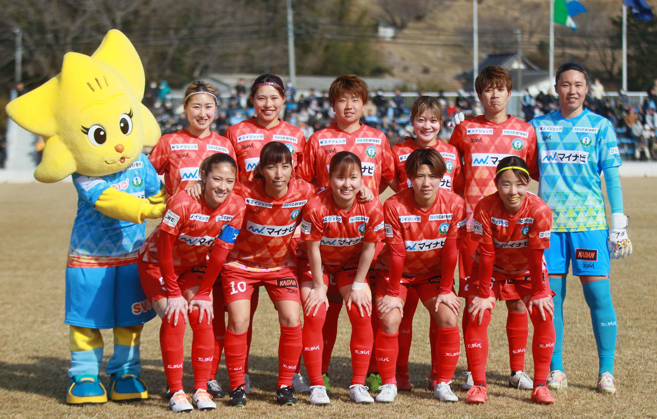 仙台対広島　復興応援ユニフォームで試合に臨んだマイナビ仙台の選手たち＝2025年3月2日