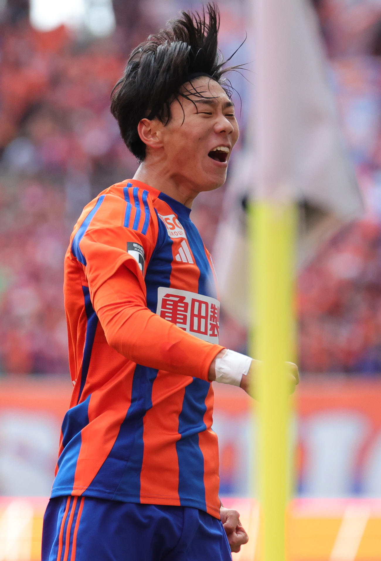 新潟対C大阪　前半、矢村健の先制ゴールを喜ぶ新潟稲村（撮影・野上伸悟）