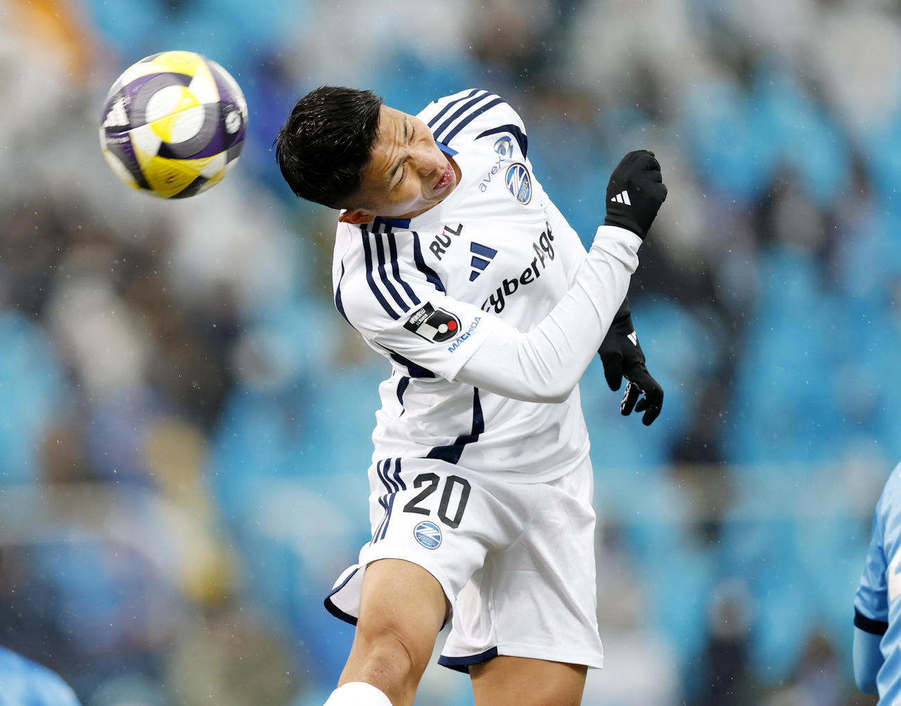 横浜FC―町田　前半、攻め込む町田・西村＝ニッパツ(共同)