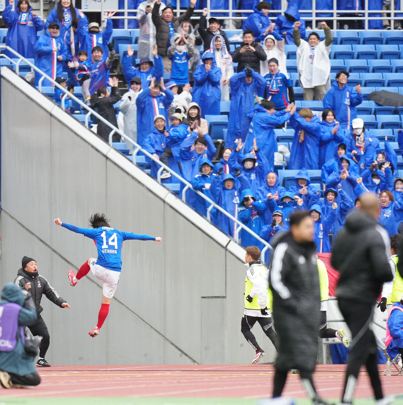 横浜対G大阪　後半、ゴールを決めた横浜植中（撮影・江口和貴）