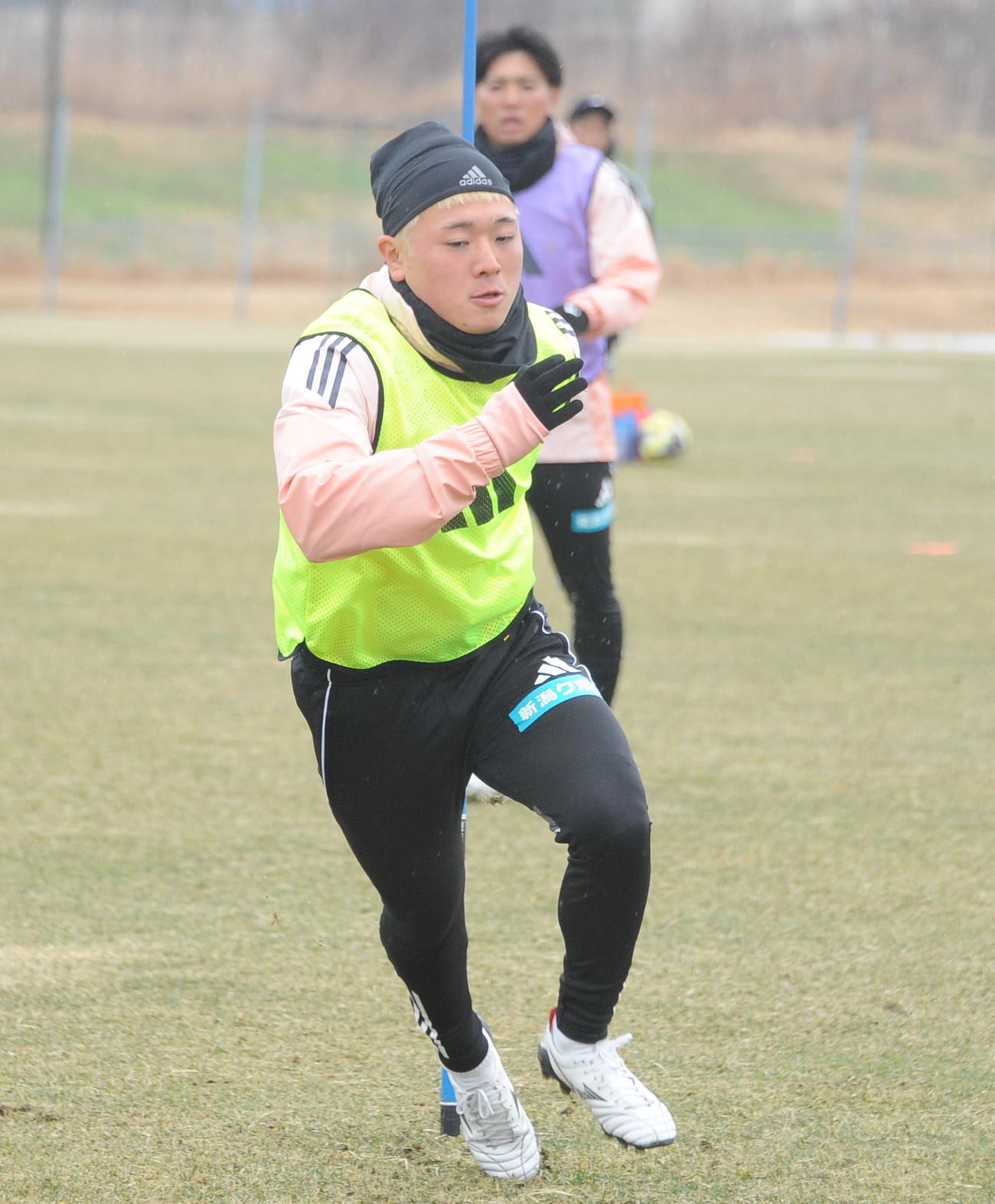 J3八戸とのルヴァン杯初戦に向け走り込む小見（撮影・小林忠）