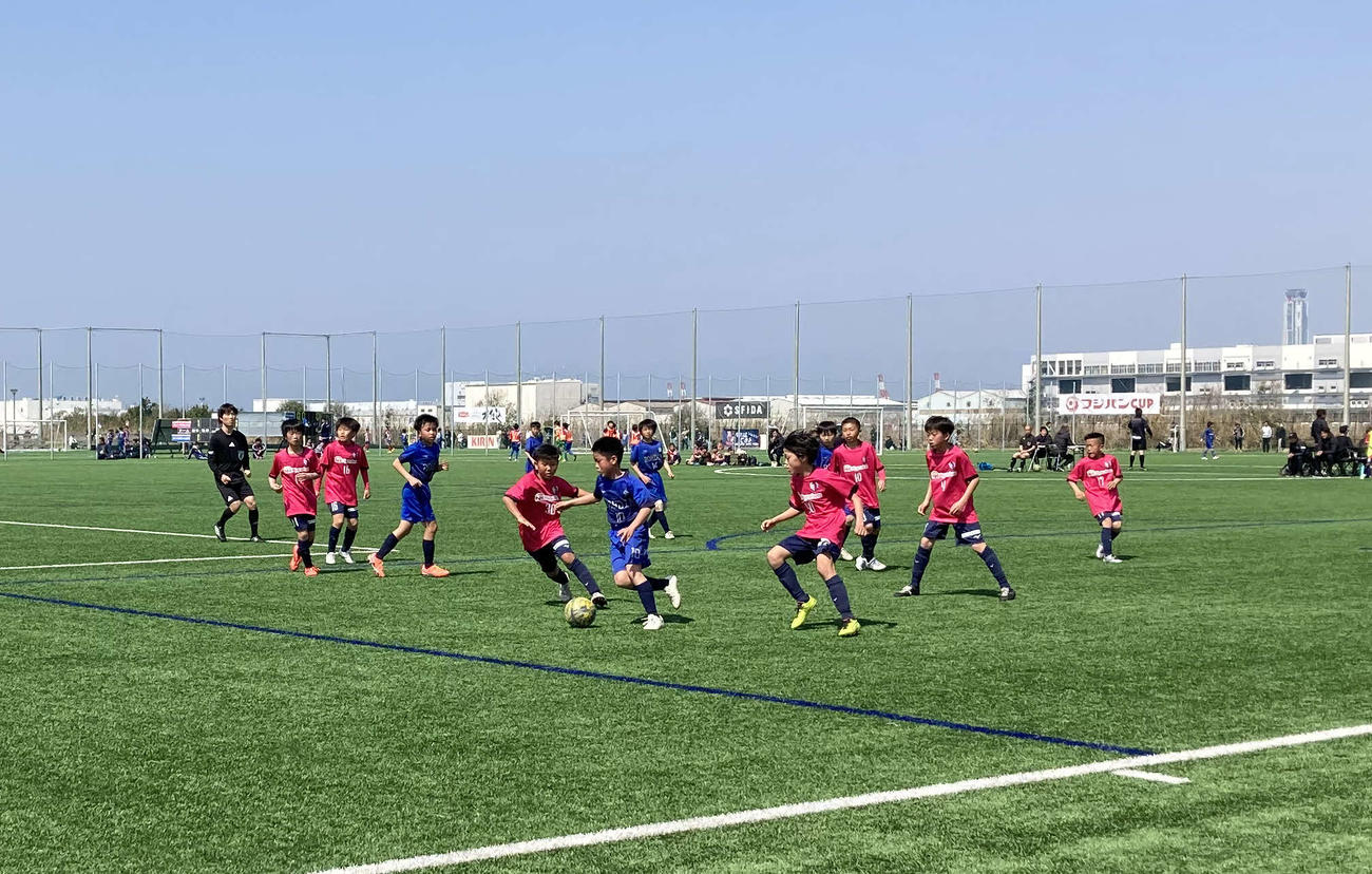 決勝トーナメントで戦う選手たち