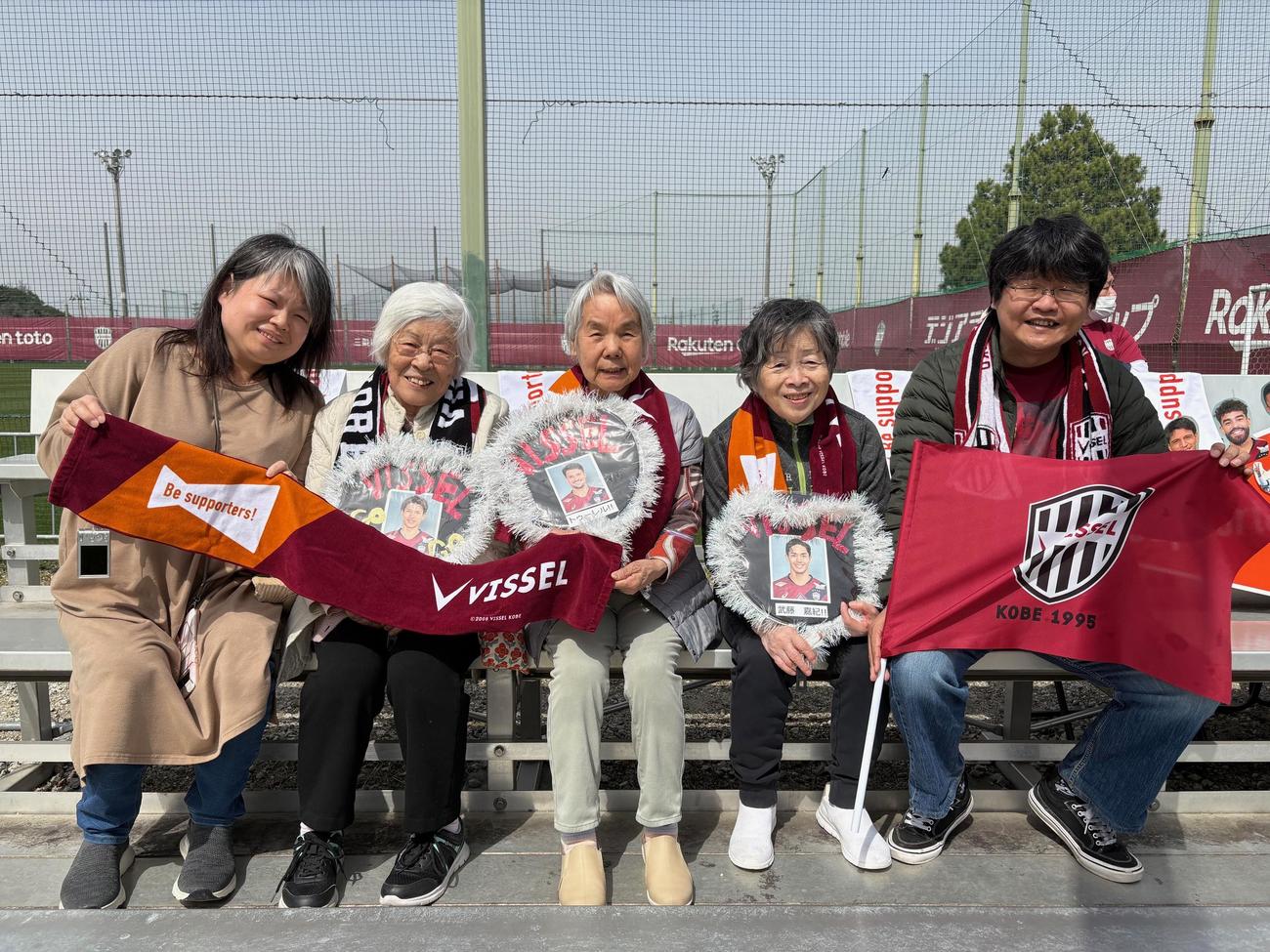 「Be Supporters!」企画の一環で練習場を訪れた参加者（撮影・永田淳）