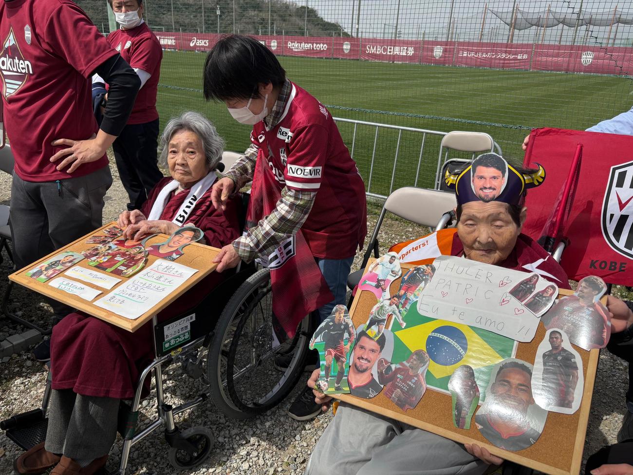 「Be Supporters!」企画の一環で練習場を訪れた参加者（撮影・永田淳）
