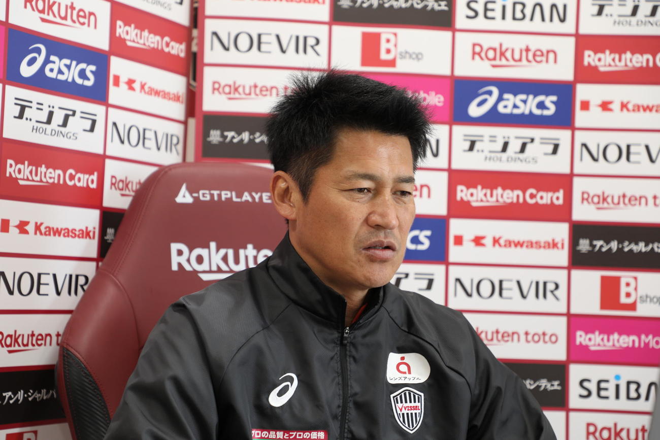 オンライン取材に応じる神戸の吉田監督（C）VISSEL KOBE