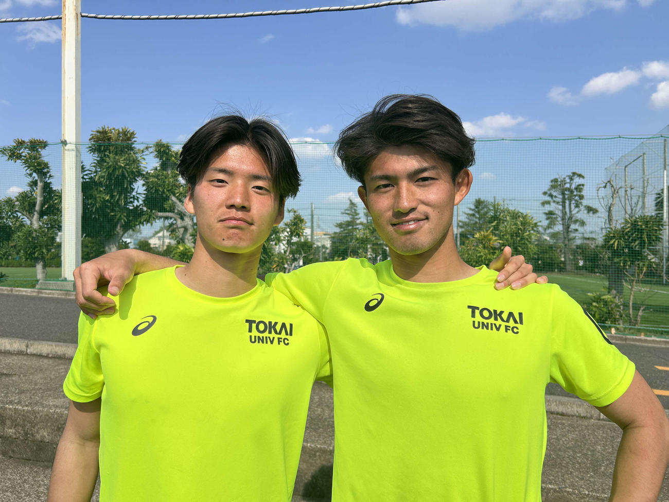 東海大サッカー部の主力となる桑子（左）と丸山のDFコンビ