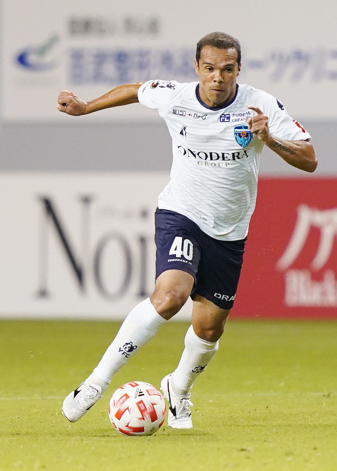 20年8月5日　ルヴァン杯　1次リーグ第2節　鳥栖対横浜FC　後半、ドリブルする横浜FC・MFレアンドロ・ドミンゲスさん