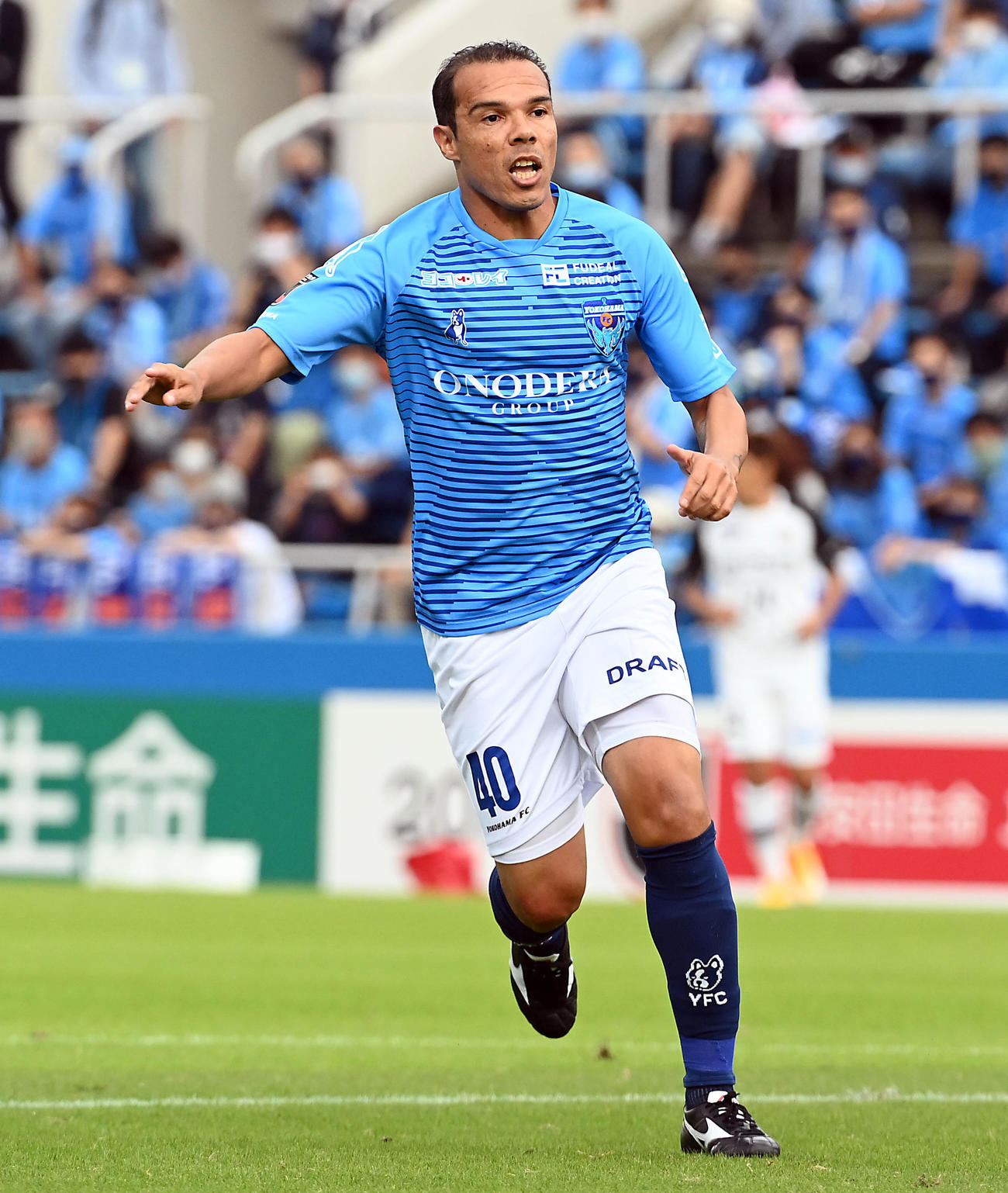 20年10月3日　横浜FC対柏　前線に上がる横浜FC・MFレアンドロ・ドミンゲスさん