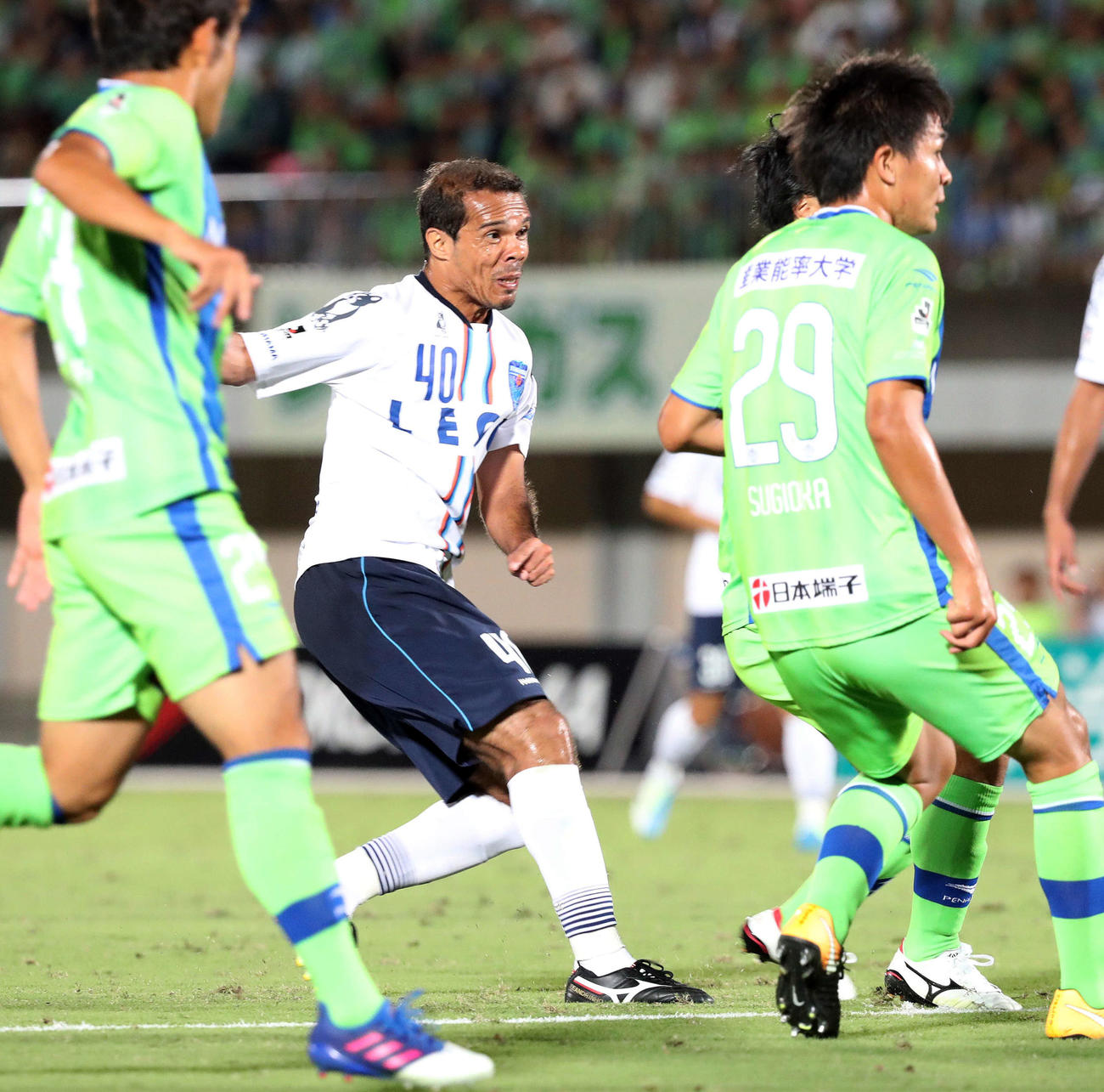 移籍初ゴールを決める横浜FC時代のレアンドロ・ドミンゲスさん（2017年9月2日撮影）