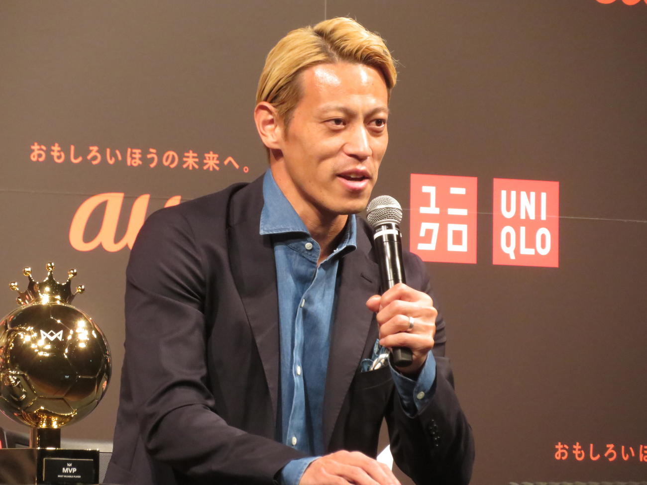 4人制サッカー大会「4v4」2025年シーズン概要記者会見に出席した本田圭佑（撮影・佐藤成）
