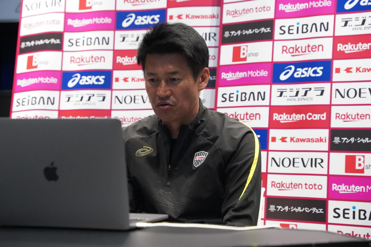 オンライン取材に応じる神戸の吉田監督（C）VISSEL KOBE