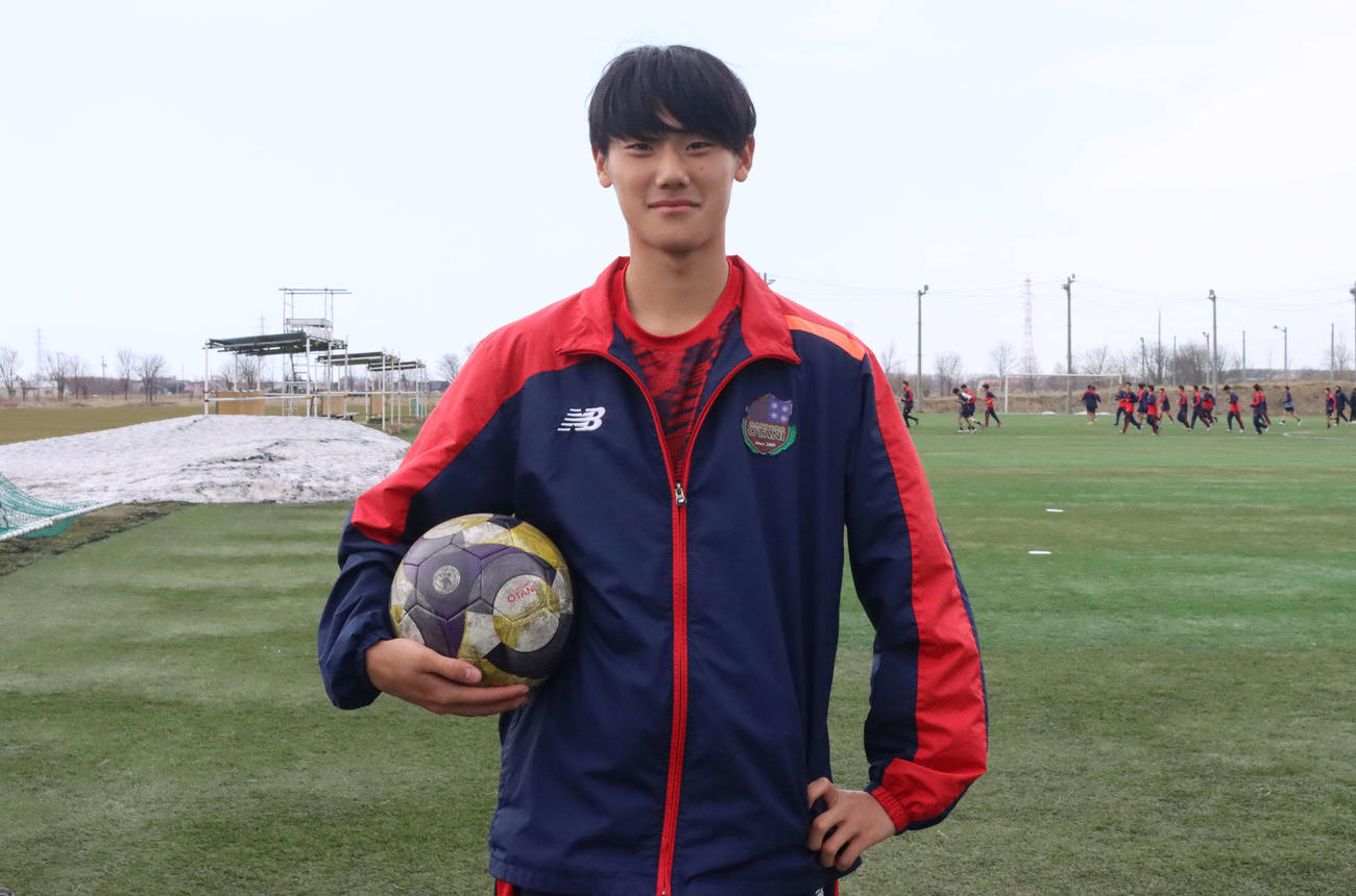高円宮杯U－18プリンスリーグ北海道開幕に向けて調整する札幌大谷高・大石（撮影・保坂果那）
