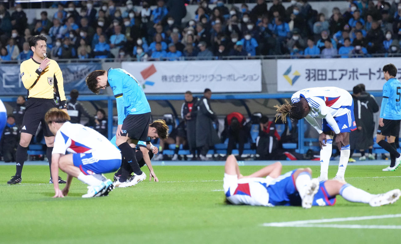 川崎F対横浜　引き分けに終わった両チーム（撮影・足立雅史）
