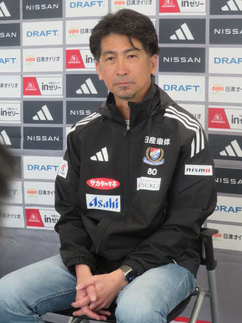 メディア取材に対応した横浜の西野努スポーティングダイレクター