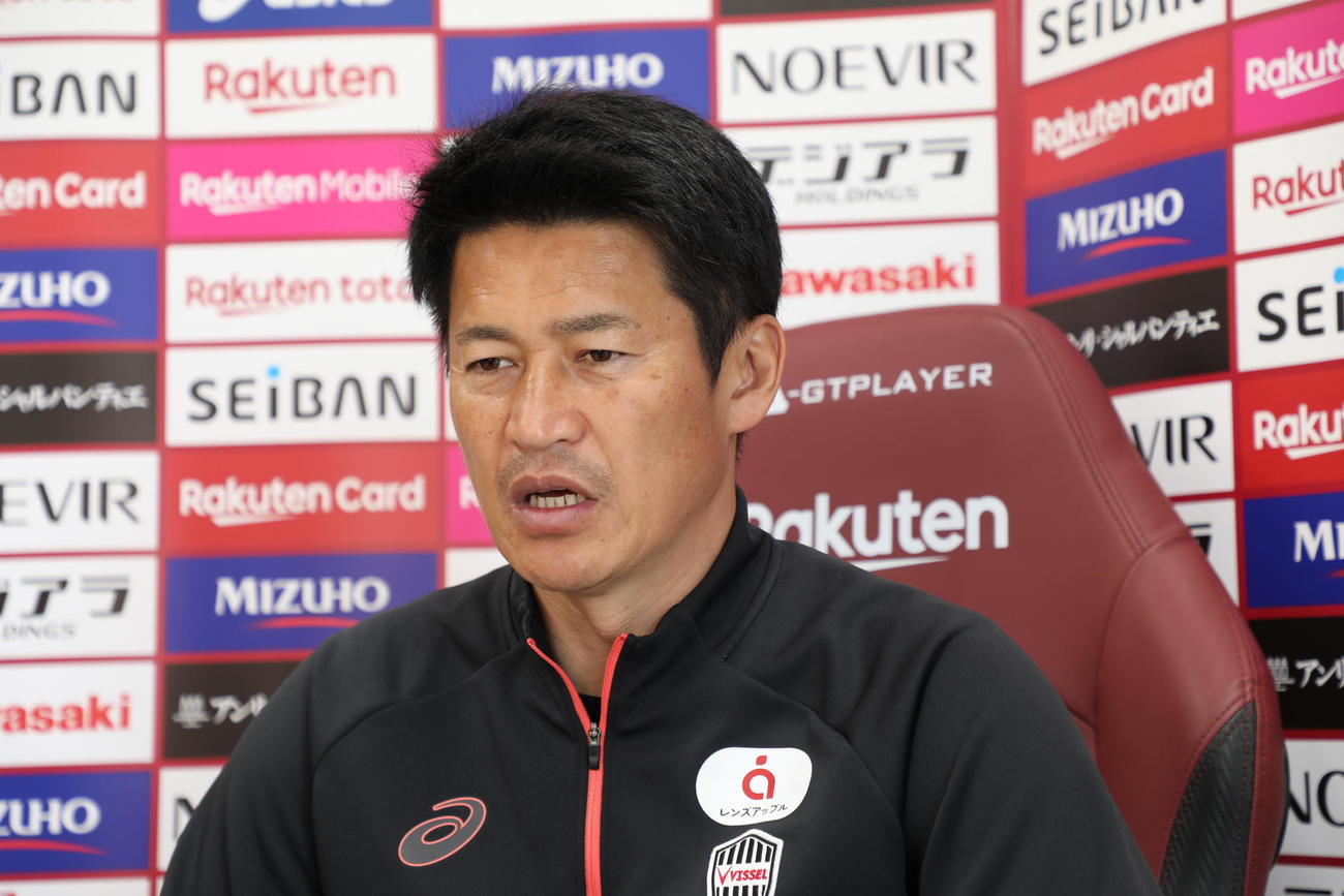 オンライン取材に応じる神戸の吉田監督（C）VISSEL KOBE