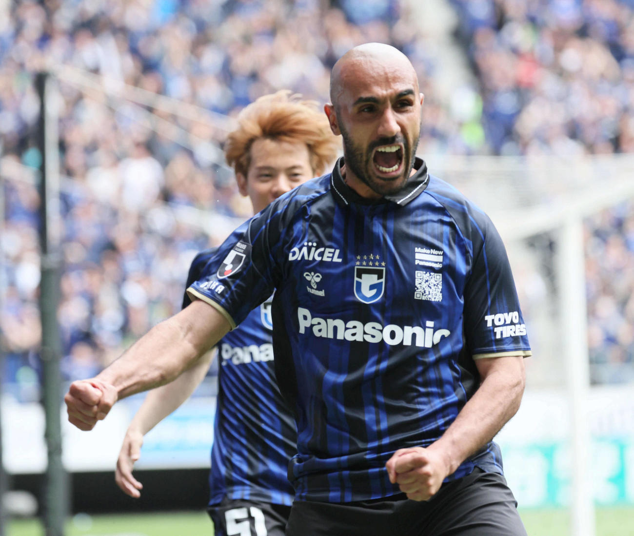 G大阪対名古屋　後半、G大阪イッサム・ジェバリ葉先制ゴールを決める（撮影・宮崎幸一）