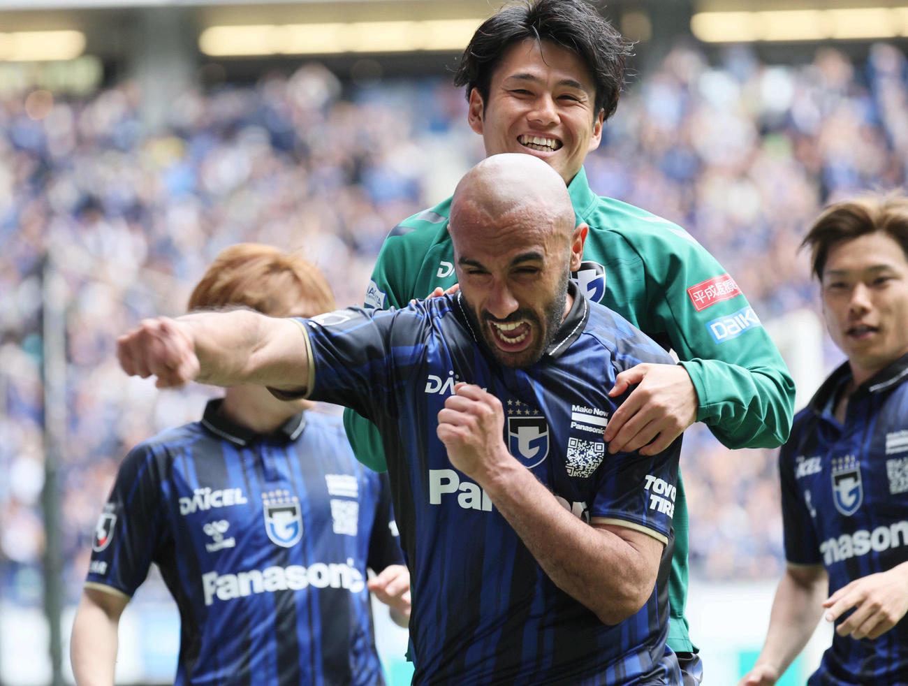 G大阪対名古屋　後半、G大阪イッサム・ジェバリは先制ゴールを決める（撮影・宮崎幸一）