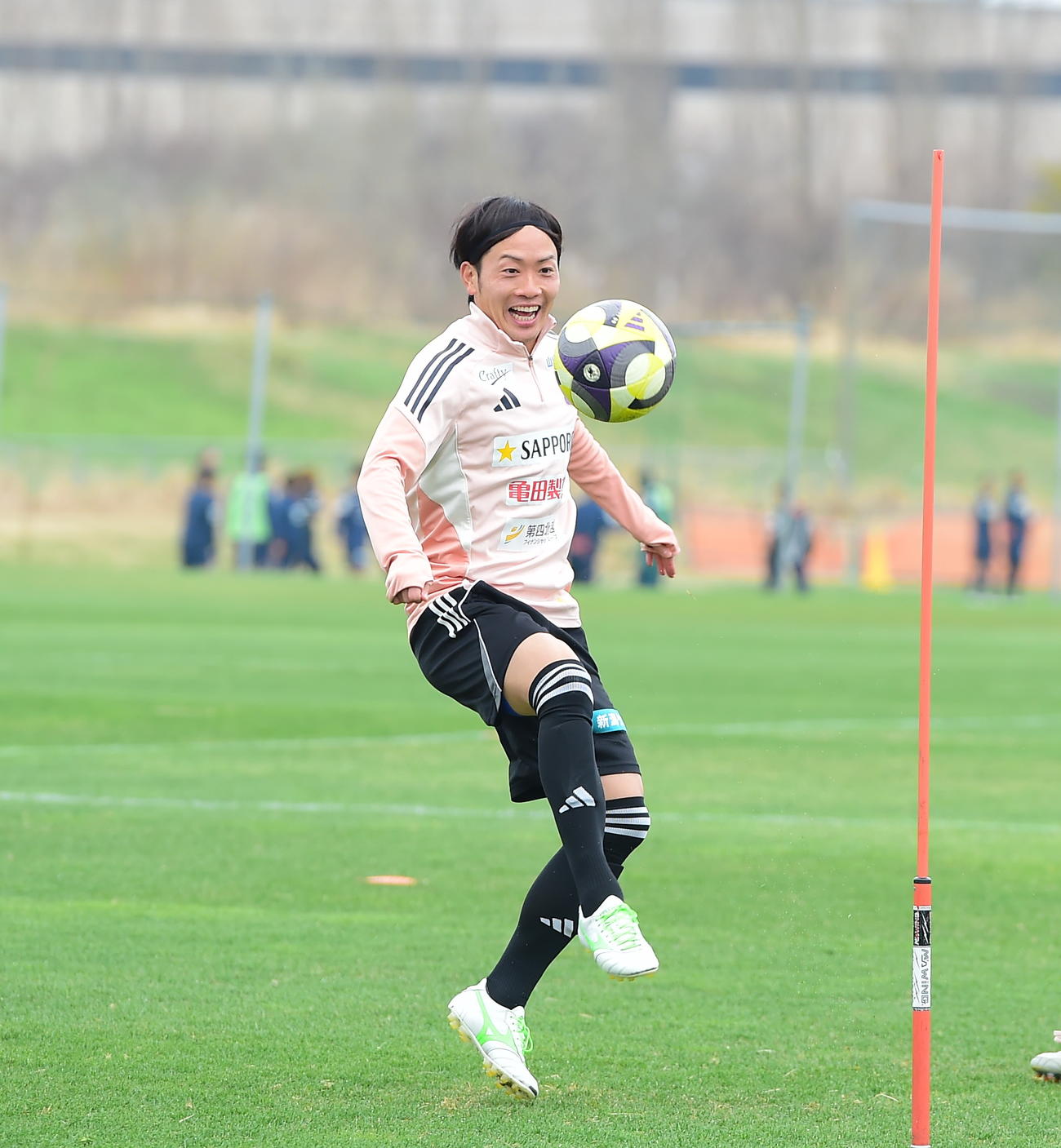 横浜FC前日練習に参加する星（撮影・小林忠）