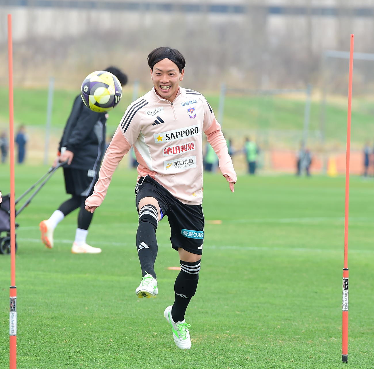 横浜FC前日練習に参加する星（撮影・小林忠）